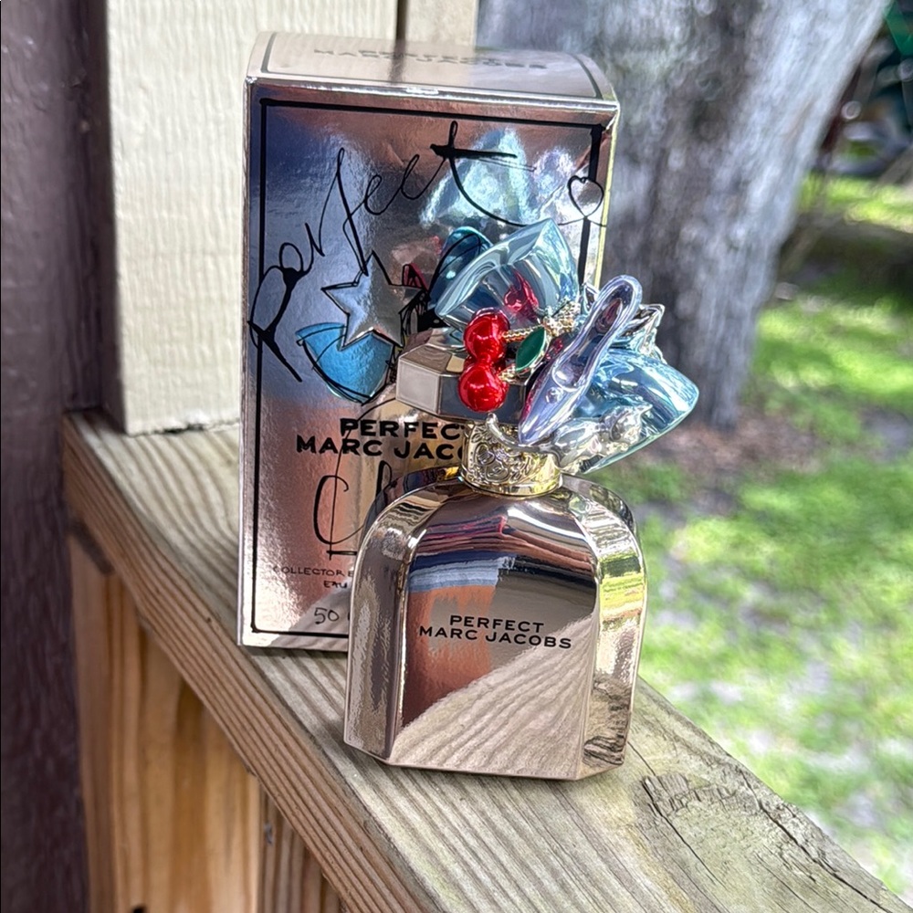 Marc Jacobs Perfect Fragrance with Colorful Cap